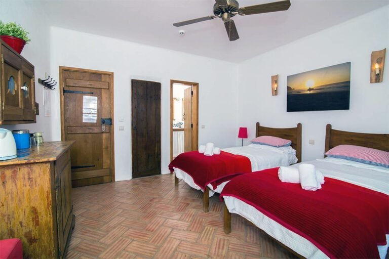 Room 8 - 2.jpg