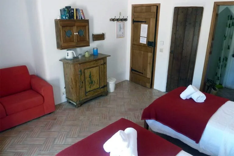 Room 8 - 5.jpg