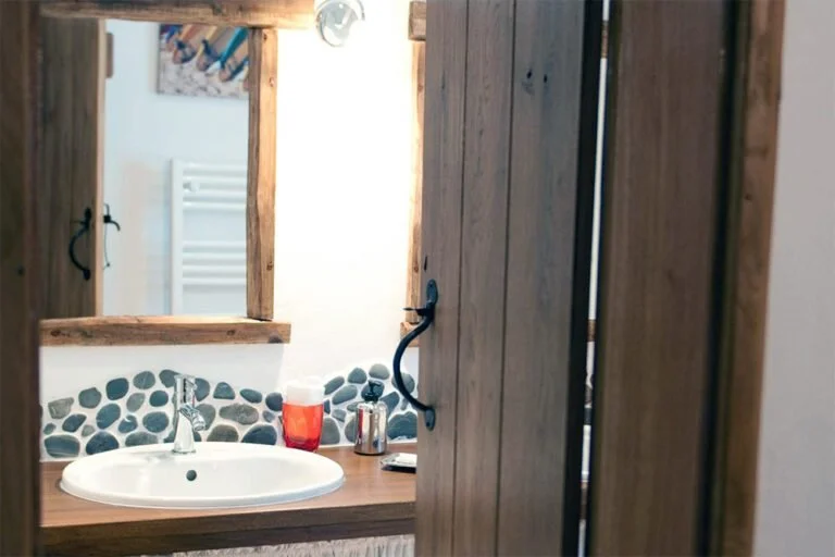 Room 9 - 4.jpg