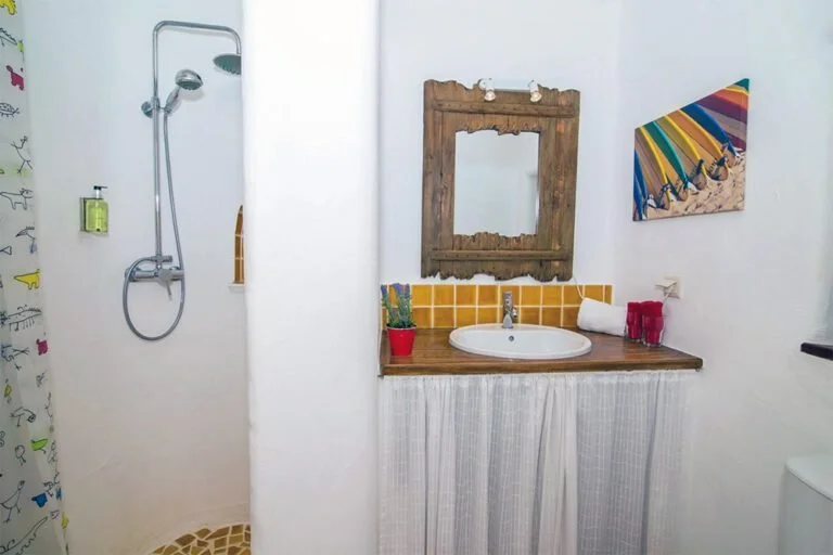 Room 9 - 5.jpg