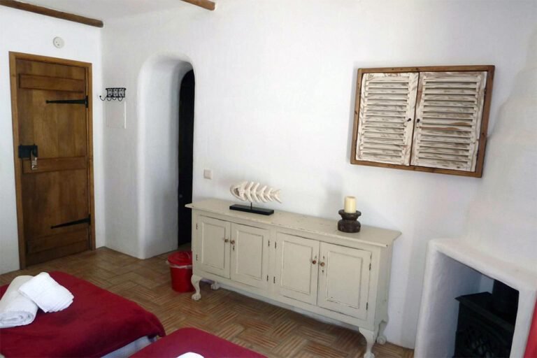 Room 9 - 6.jpg