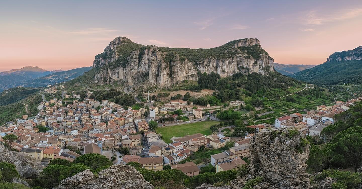 I was recently in Sardinia for climbing. Didn&rsquo;t take any climbing photos this time but hiked up a hill to take this panorama of Ulassai one evening at a sunset. Such a beautiful little village. 

#climbing #bouldering #climbing_pictures_of_inst