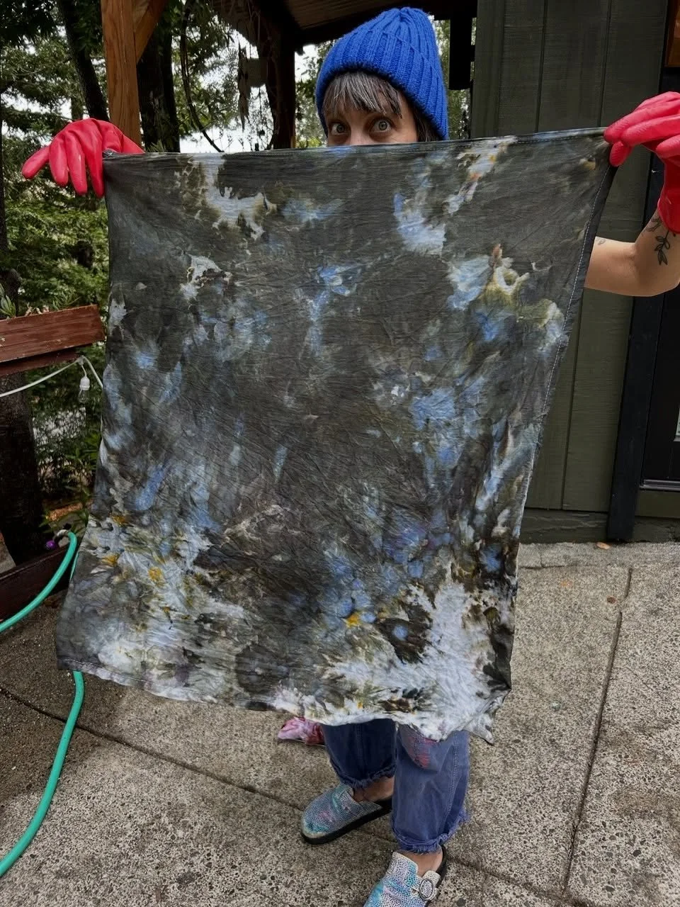 No school for teachers =craft day morning retreat #teacherappreciation 🧊🧊🧊🧊🧊🧊#icedyeing thanks @dharmatradingco  for the fun romper!