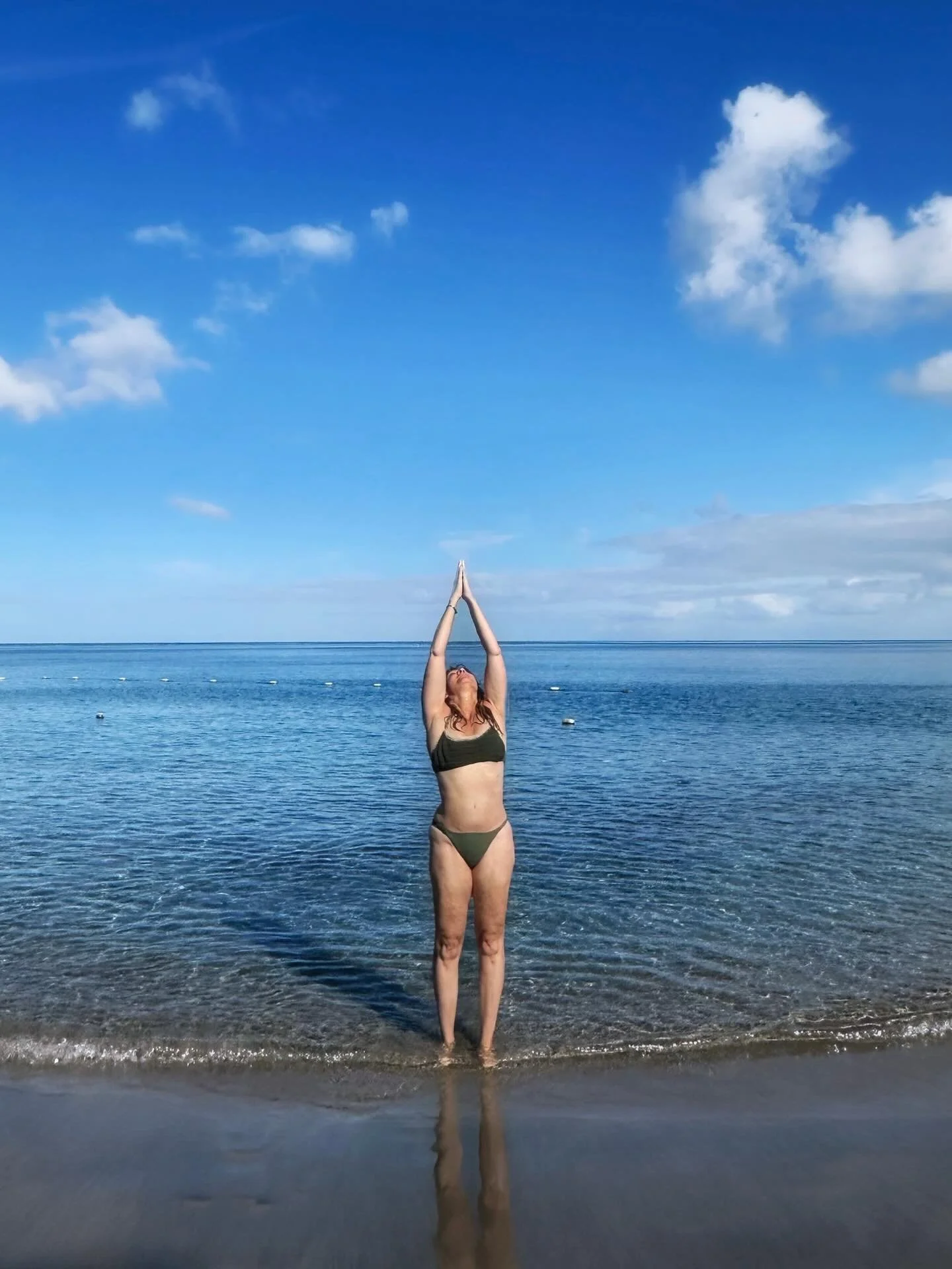 🌕✨ 60

Today, I turn 60.

A number that once felt far away,
belonging to someone older, other,
a version of life I could not yet imagine.

But here I am.

And it does not feel like an ending.
It feels like standing at the edge of the tide, watching 