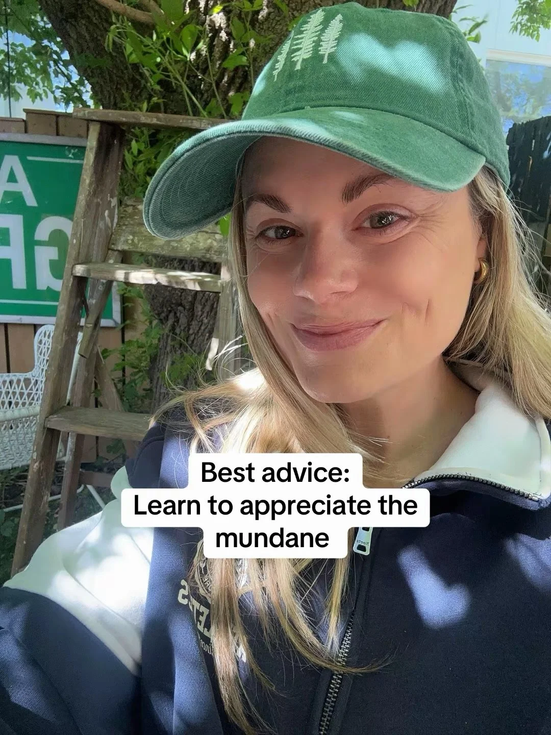 thoughts from the coffee shop 💭 

- the small things are the big things
- listening to your body cues. When it&rsquo;s time to rest vs when it&rsquo;s time to push 
- water + walking are so regulating 
- winter was so long, it&rsquo;s time to embrac