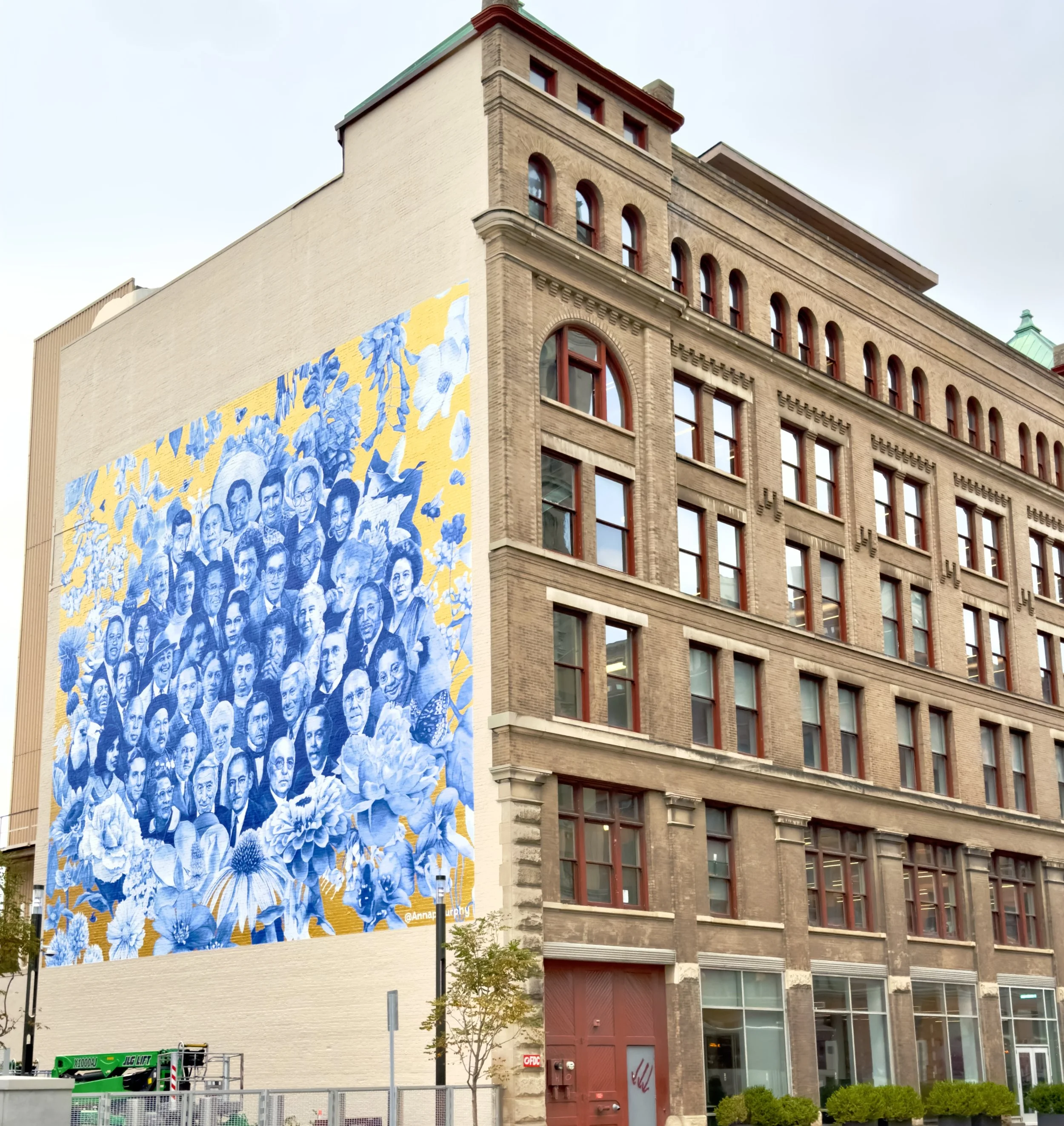 Bicentennial Legends Mural (2023)
48 ft x 60ft
Bicentennial Unity Plaza
Indianapolis, IN
**Served as an apprentice on this project**