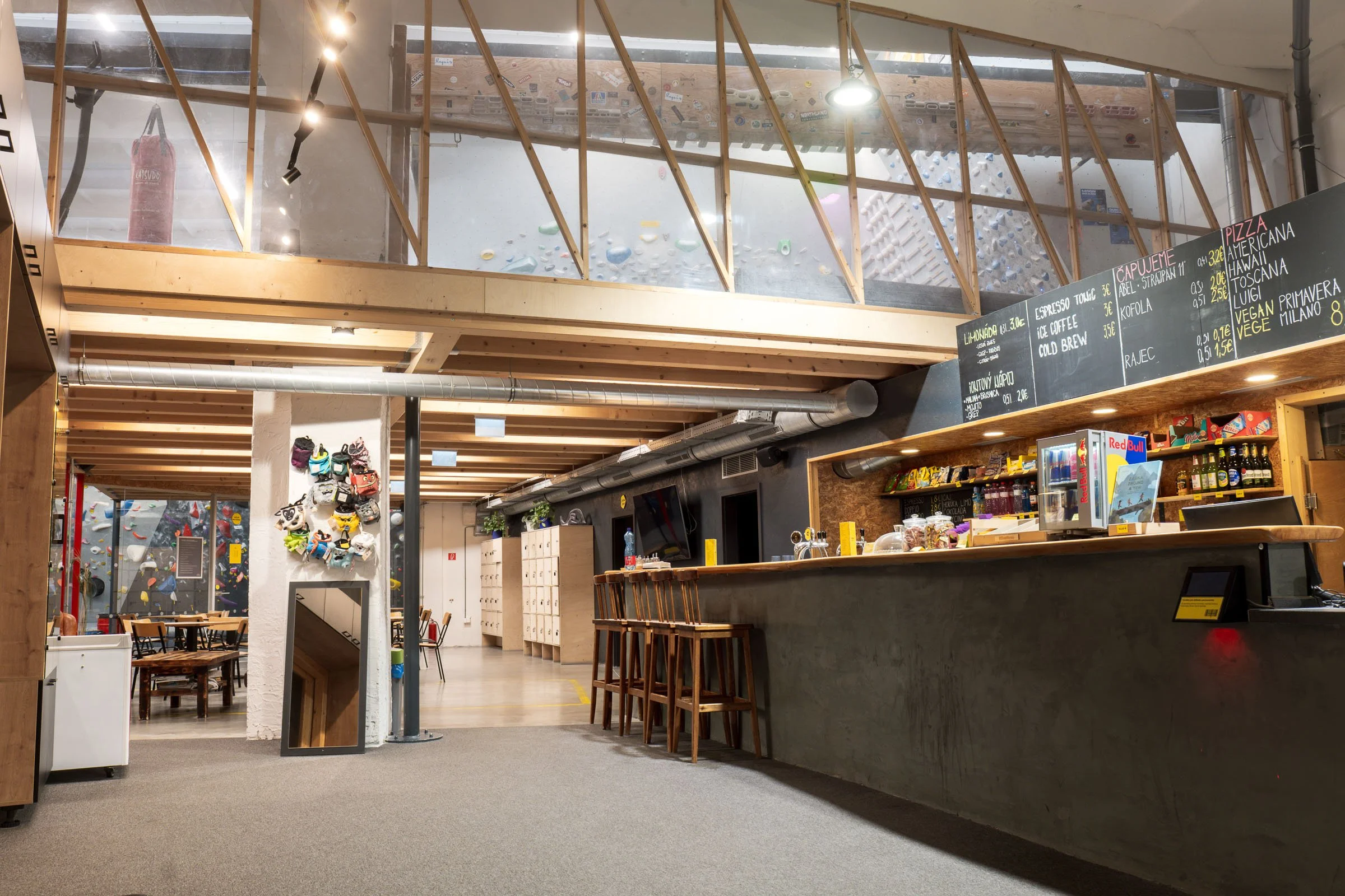 bouldering-gym-bar-blockdock-bratislava-04.jpg