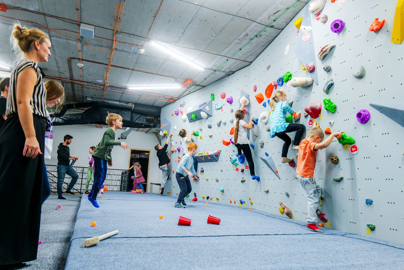 detská lezecká oslava v BLOCKDOCK Bratislava na boulderingovej stene