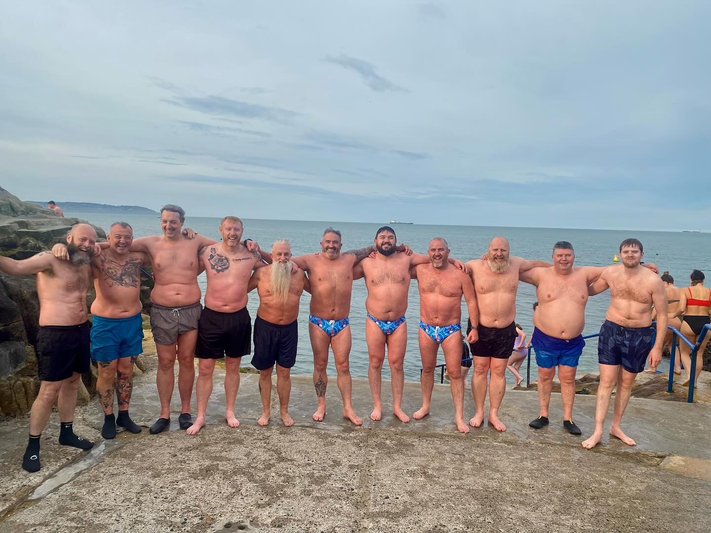 Monday evenings done right.  Well done to all for turning up , low tide but high spirits, seize the day 🙏❤️🇮🇪🇸🇩