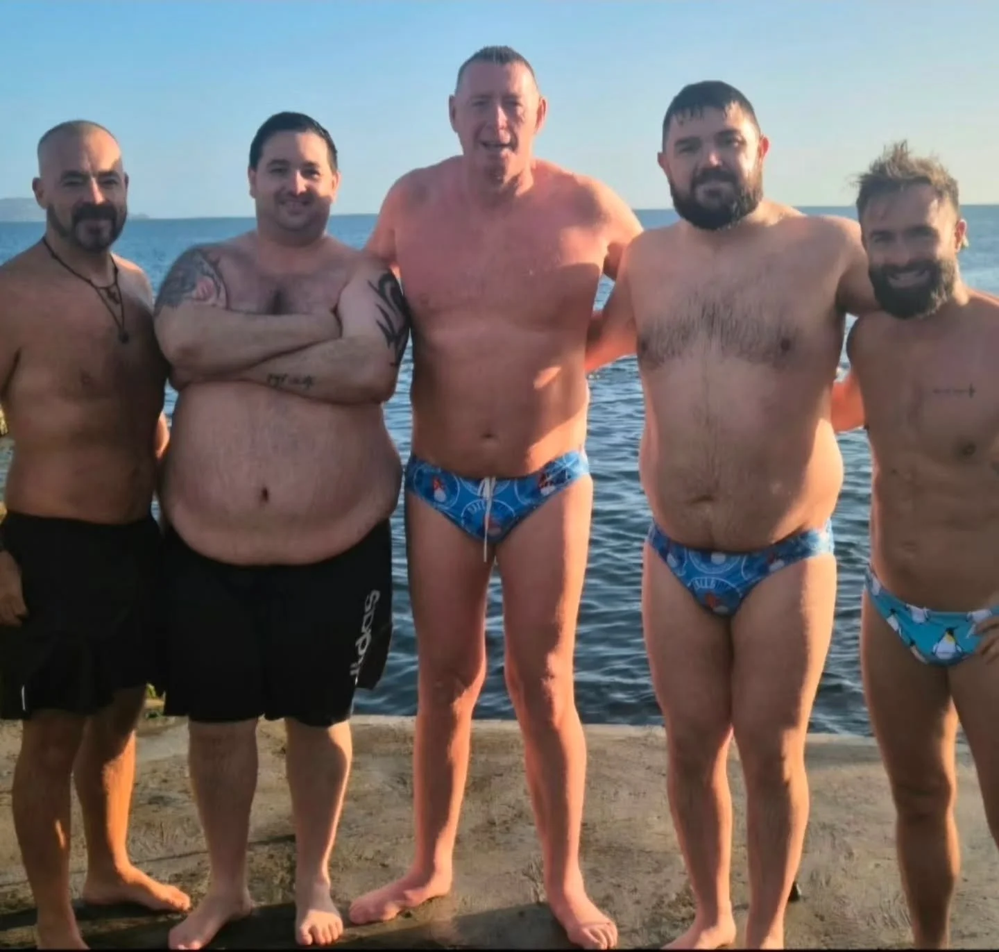 Some Sunday morning sun with a 🏊&zwj;♂️ and some chats. Join us every Sunday (8.30am) and Monday (7pm) at the 40ft #MensConnection #itsgoodtotalk #MenSupportingMen