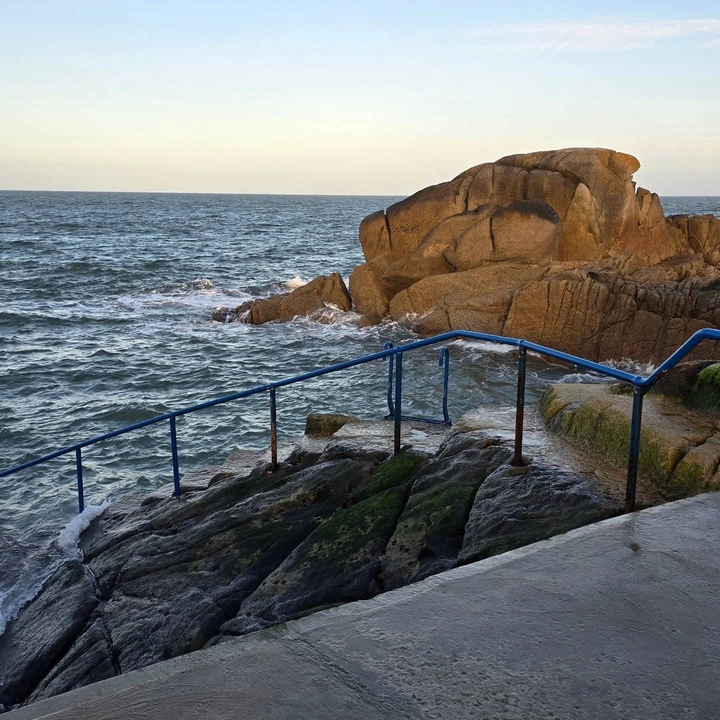 Monday doesn't have to be gloomy, join us tonight at the 40ft for a dip, a chat...7pm. Optional sauna afterwards...

#monday #menhelpingmen #40ft