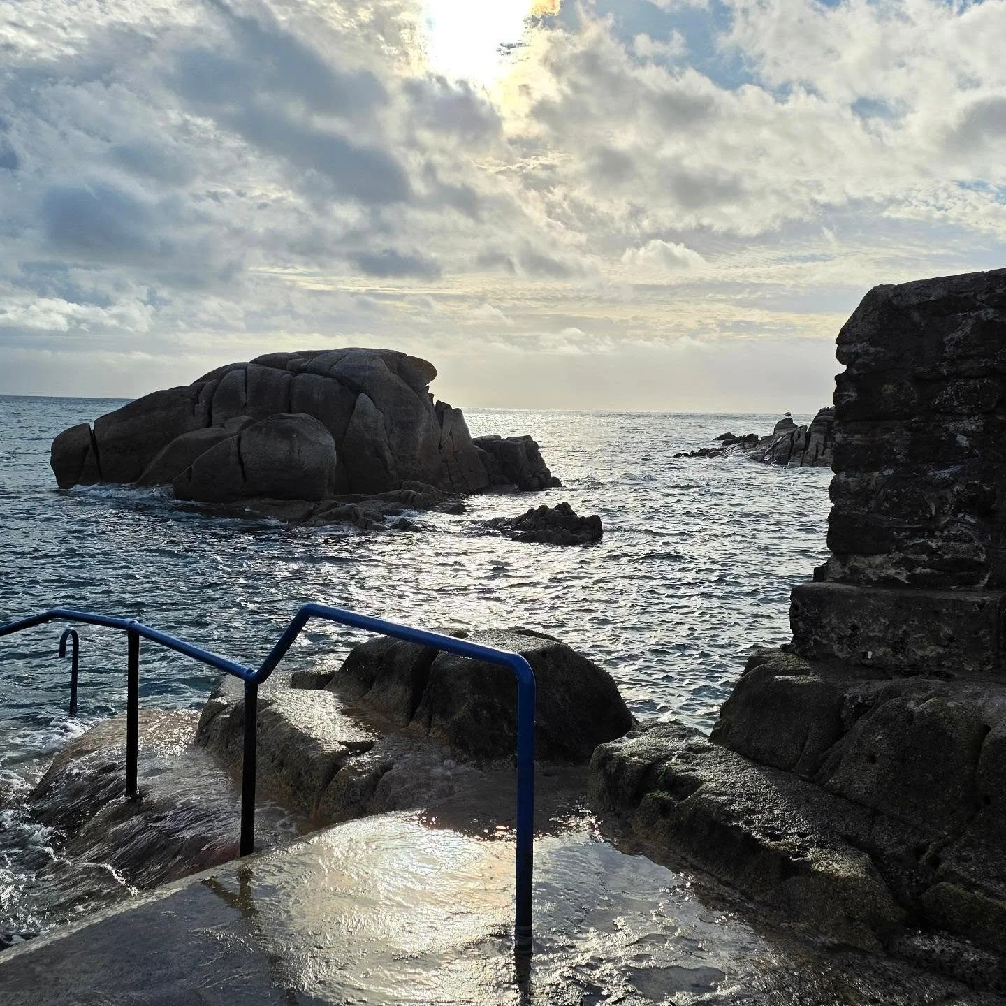 We hope to see you in the morning for a dip at 8.30am....optional sauna and breakfast after at @sandycove_store_and_yard (9am sauna slot usually)....

If you've never joined us before, make tomorrow the day 💙

#itsgoodtotalk #menhelpingmen #mensgrou