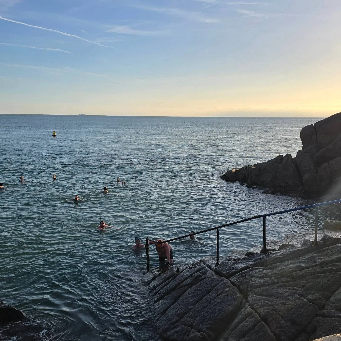 Join us tonight at 7pm for dip, a chat and if you want to, optional sauna and hot drink after at @sandycove_store_and_yard 

#monday #MenSupportingMen #40ft