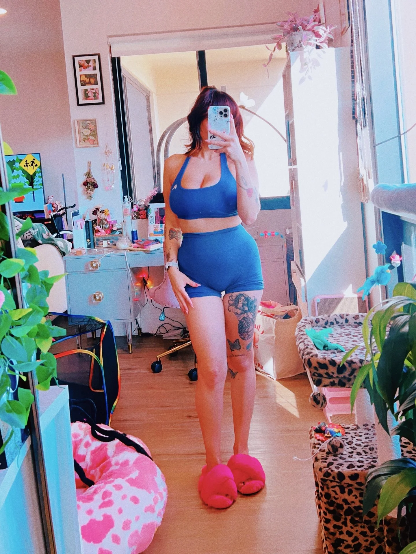 A little movement, a little magic. 🧚🏼&zwj;♀️✨ Snippets from the past week. 💘 Enjoying the art of living through reading, sketching, &amp; simply being. 

x