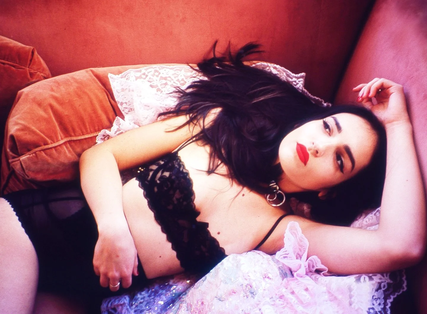 Love lost in the clouds, the chaos grew too loud. 🌫️🥀 A little throwback to circa 2015 with @slug.circus &amp; @heylashes. ✨Missing that San Francisco daze. 💄💋