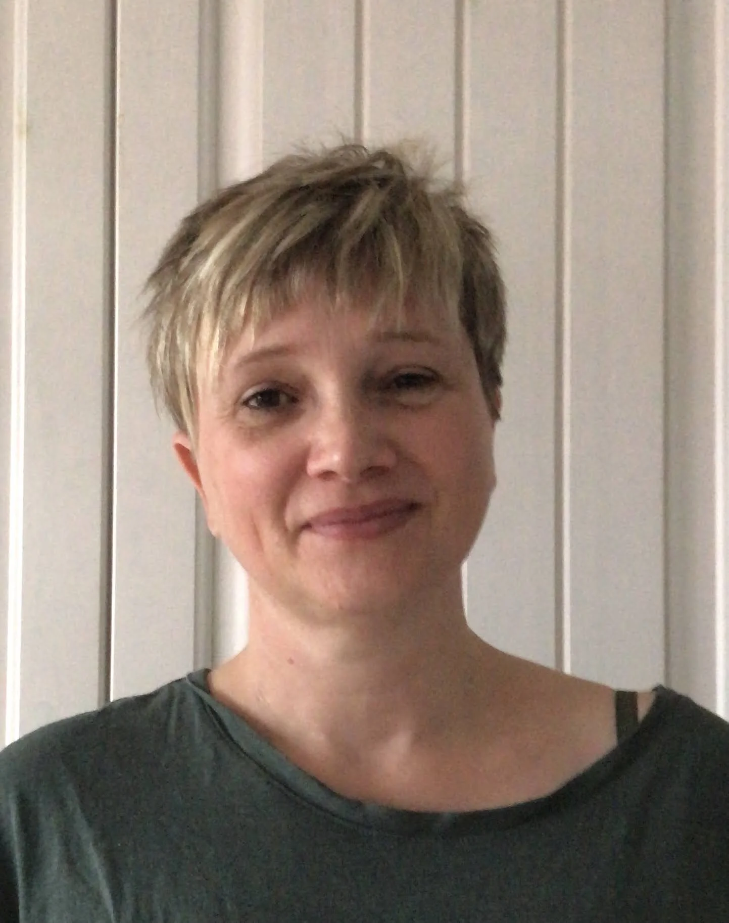 Stefanie Lynn-Heyck, coach helping people explore intimacy, connection and authentic living