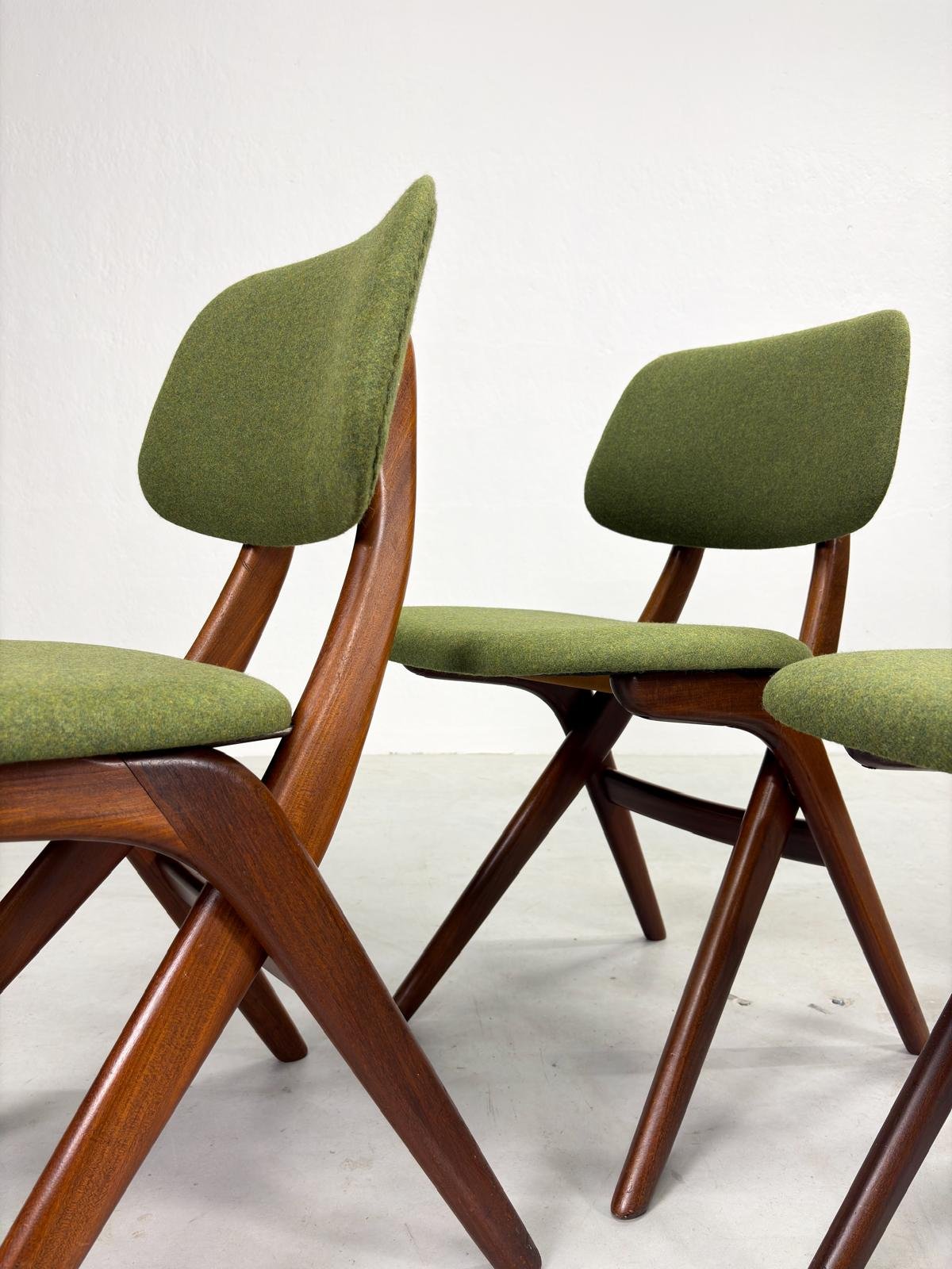 Set 'Scissor' Eetkamerstoelen van Louis van Teeffelen (14).jpeg