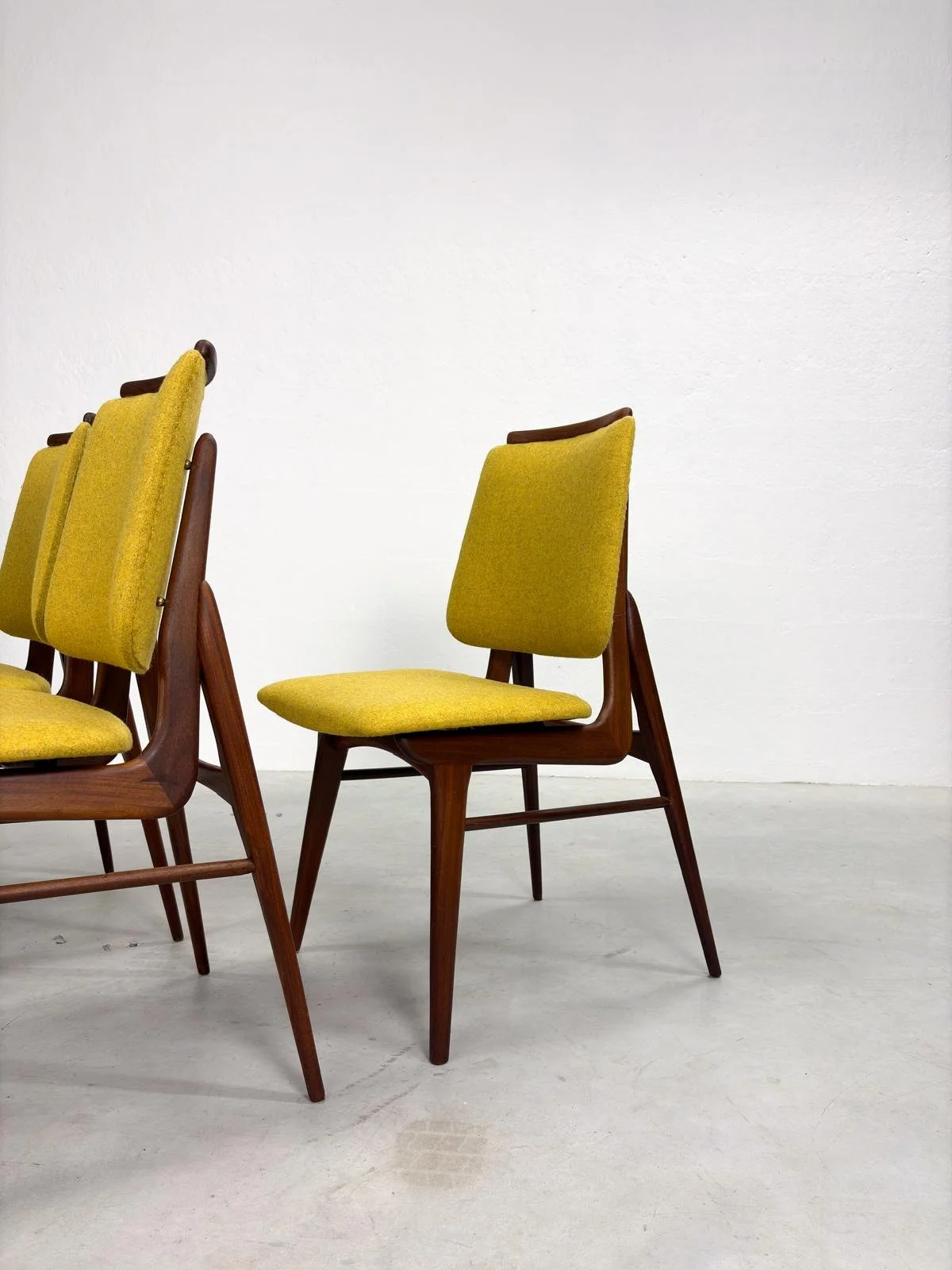 Zeldzame Set Mid-Century Eetkamerstoelen van AwA (18).jpeg