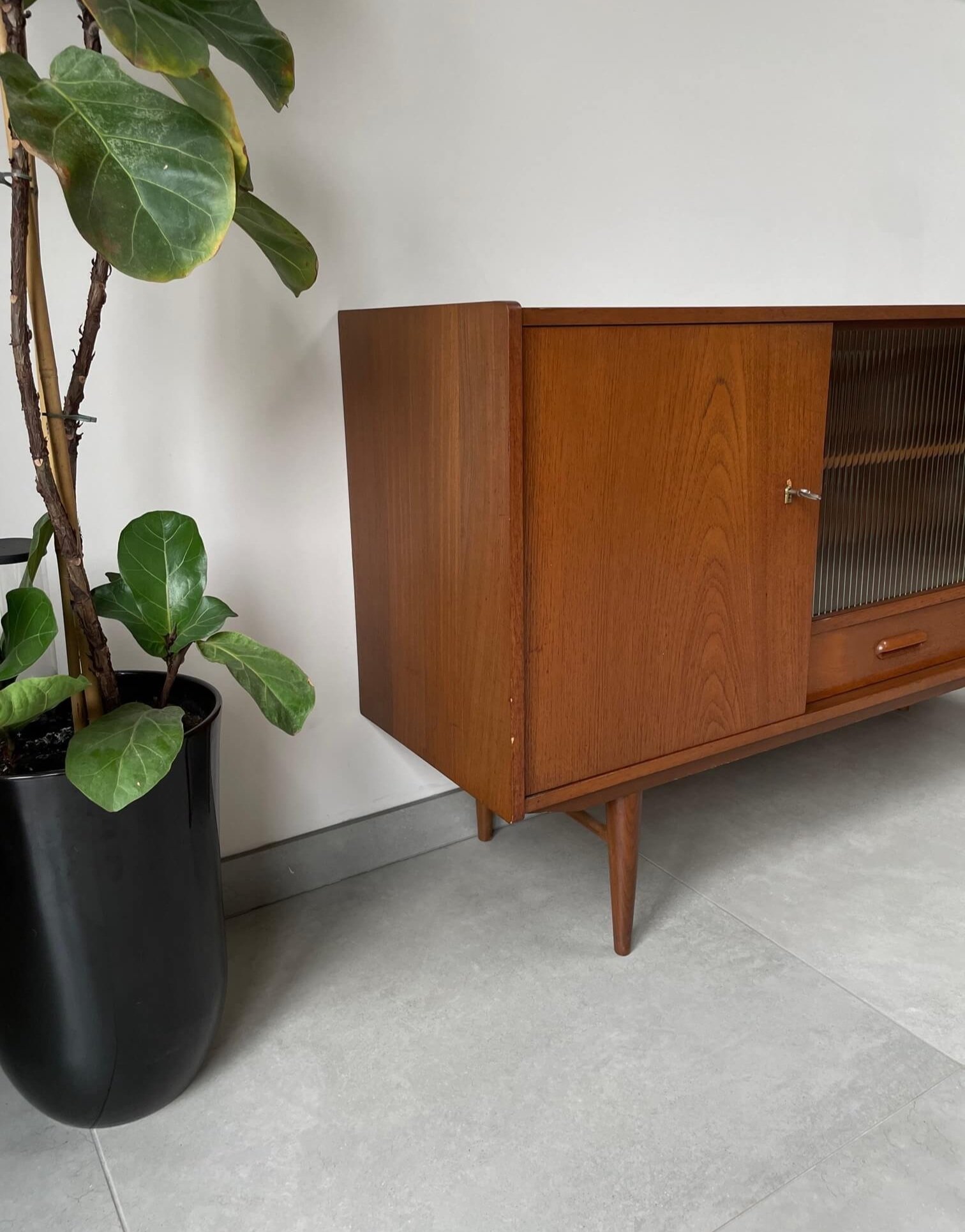 Vintage Jaren 60 Dressoir Glazen Schuifdeuren