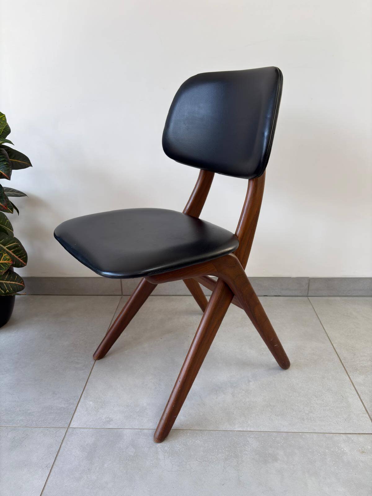 Vintage Scissor Chairs Louis van Teeffelen