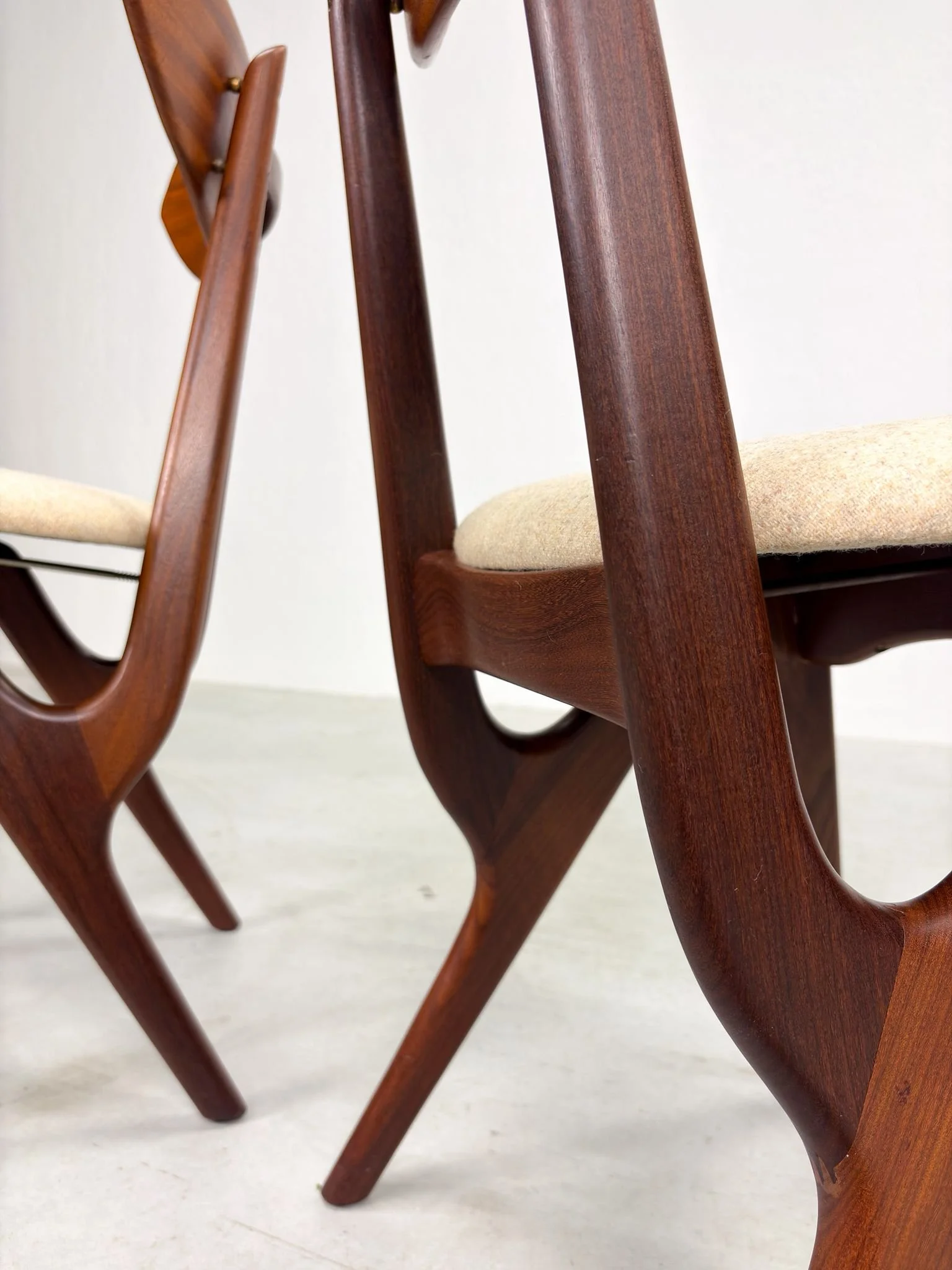 Set Mid-Century Eetkamerstoelen van AwA (12).jpeg