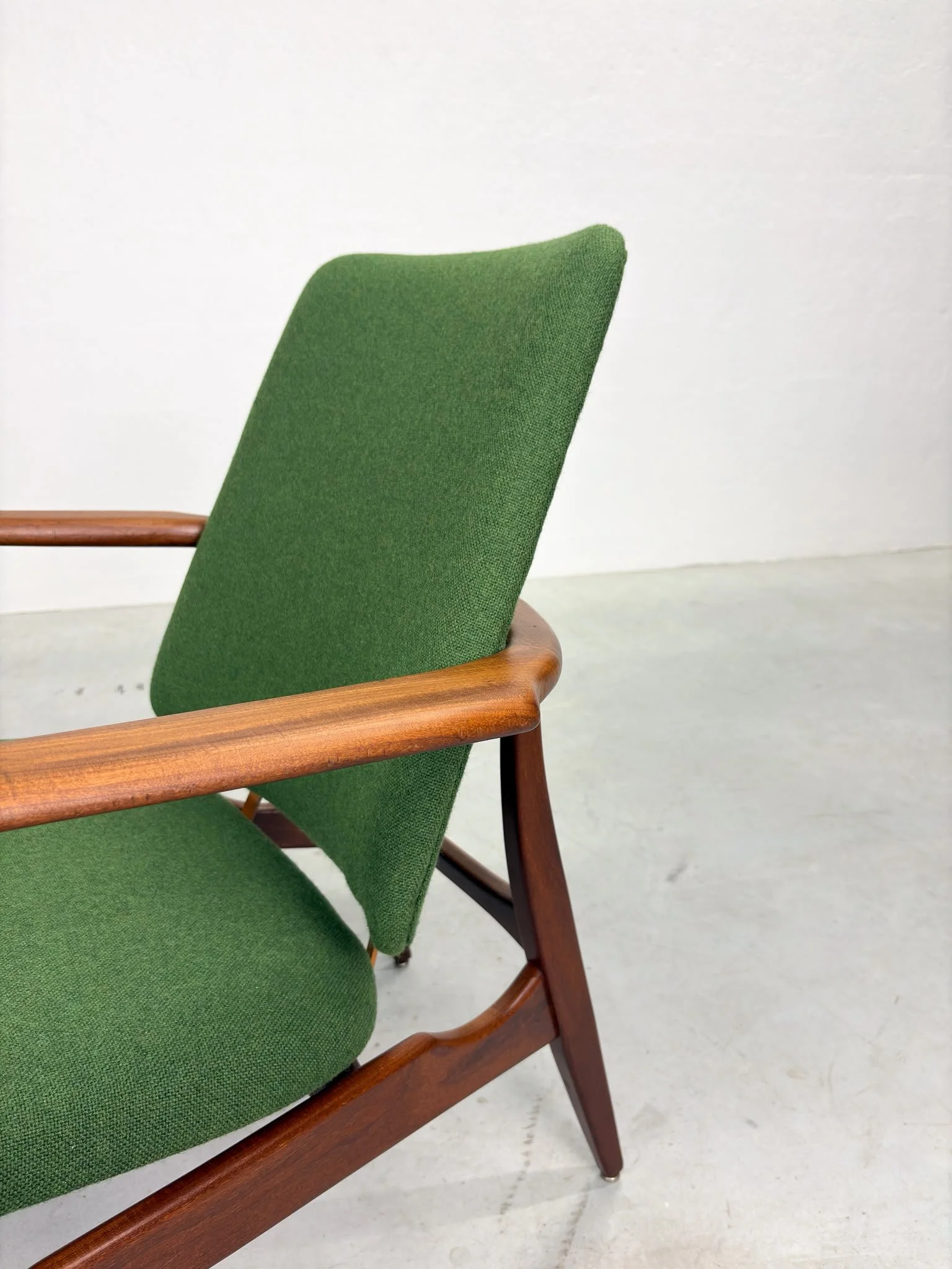 'Tolga' Fauteuil van Louis van Teeffelen voor Wébé (17).jpeg