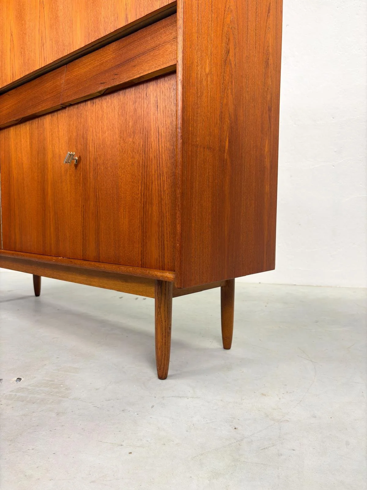 Vintage Dressoir O.M.F. Belgium Teak (2).jpeg