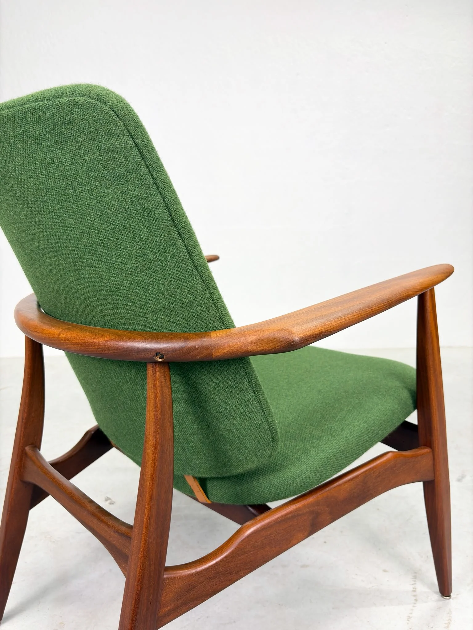 'Tolga' Fauteuil van Louis van Teeffelen voor Wébé (8).jpeg