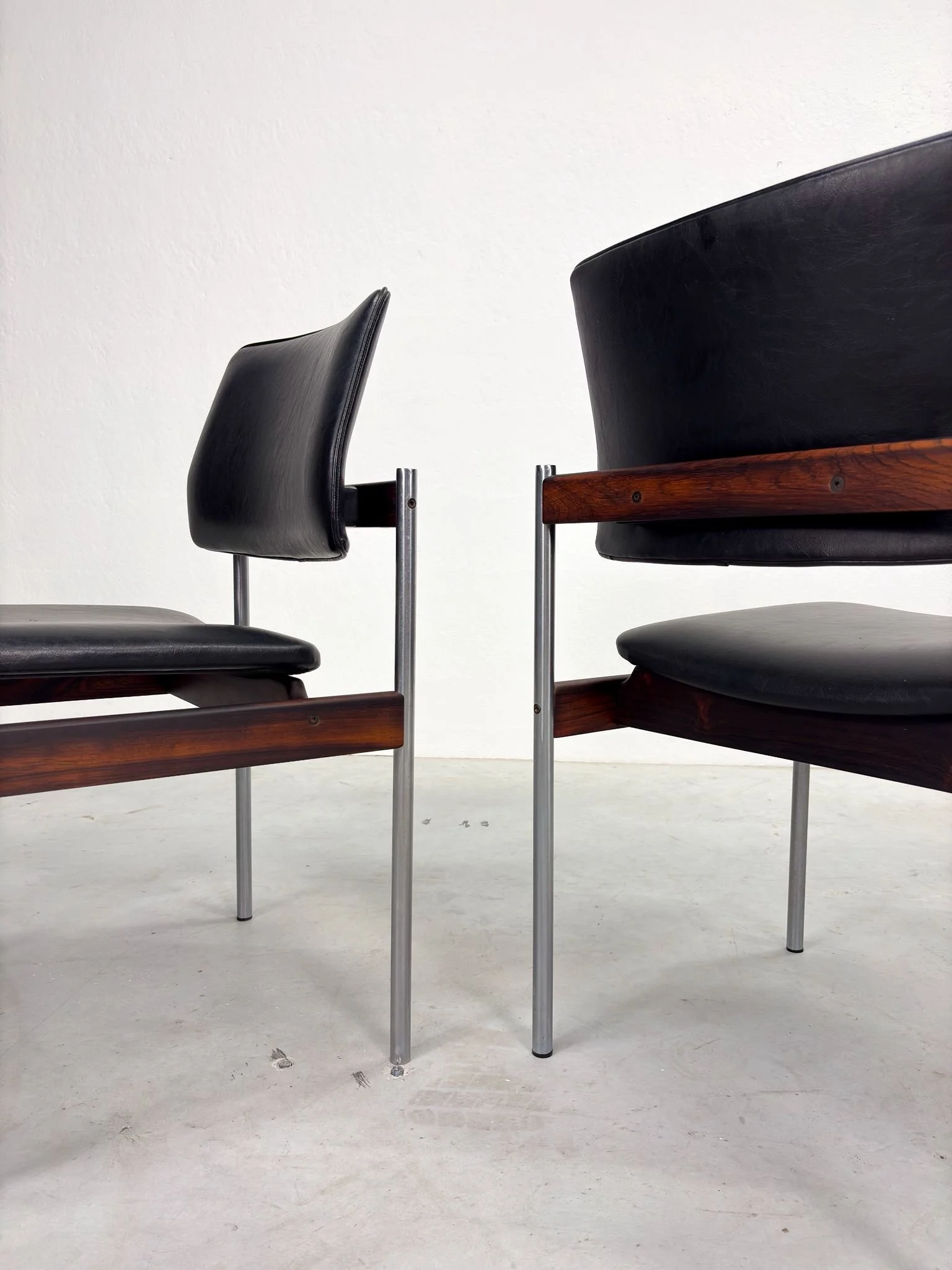 Set Mid-century Eetkamerstoelen van Thereca (7).jpeg