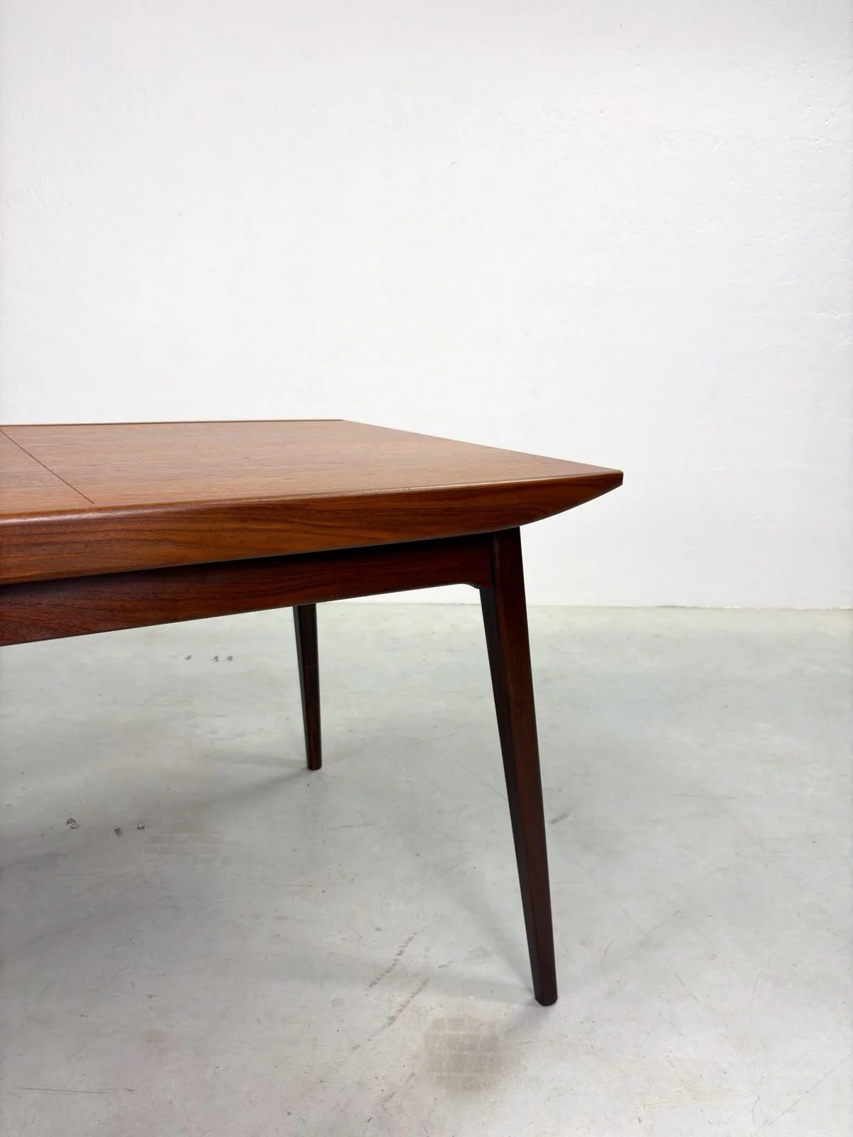 'Milaan' Eettafel van Louis van Teeffelen (12).jpeg