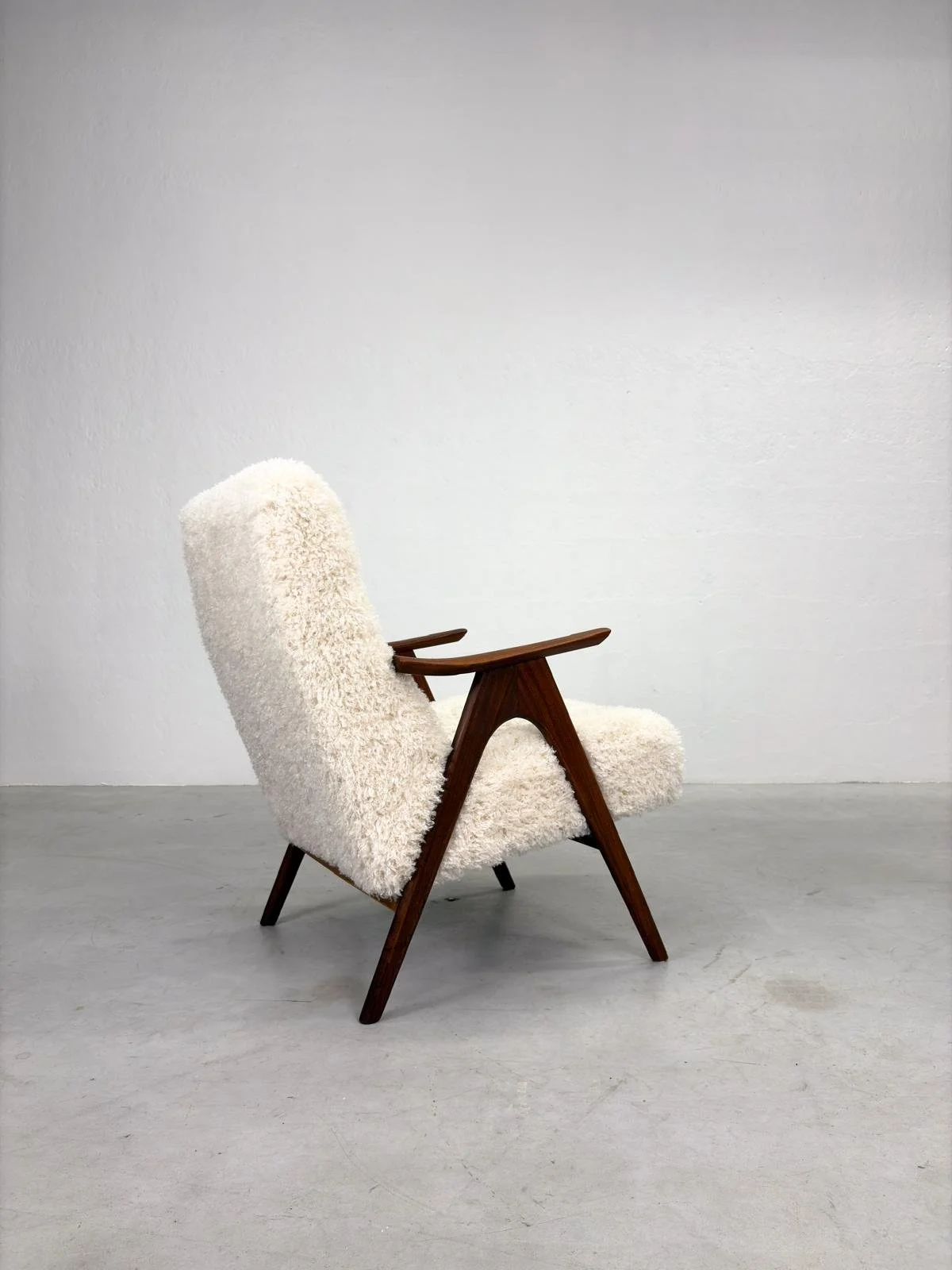 Mid-century Fauteuil met Fluffy Stof (4).jpeg