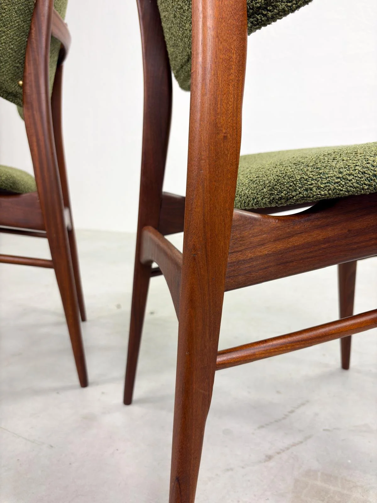 Set 'Milaan' Eetkamerstoelen van Louis van Teeffelen (5).jpeg