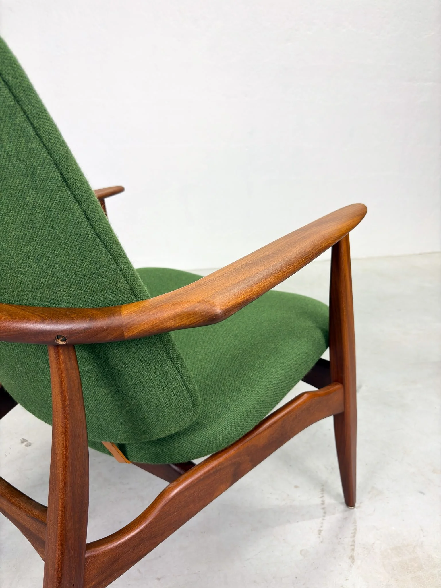 'Tolga' Fauteuil van Louis van Teeffelen voor Wébé (11).jpeg
