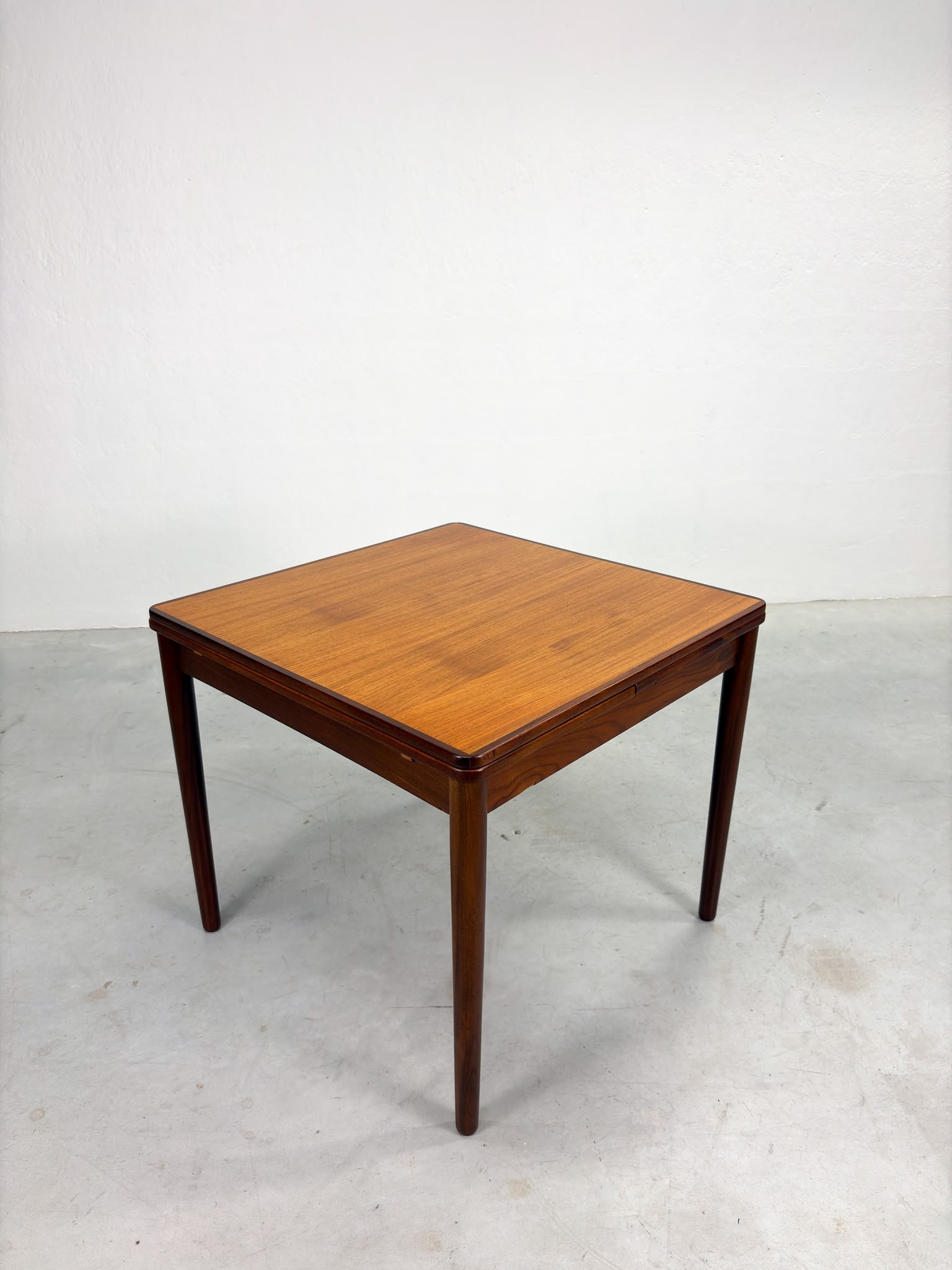 'TT24' Eetkamertafel van Cees Braakman voor Pastoe (11).jpeg