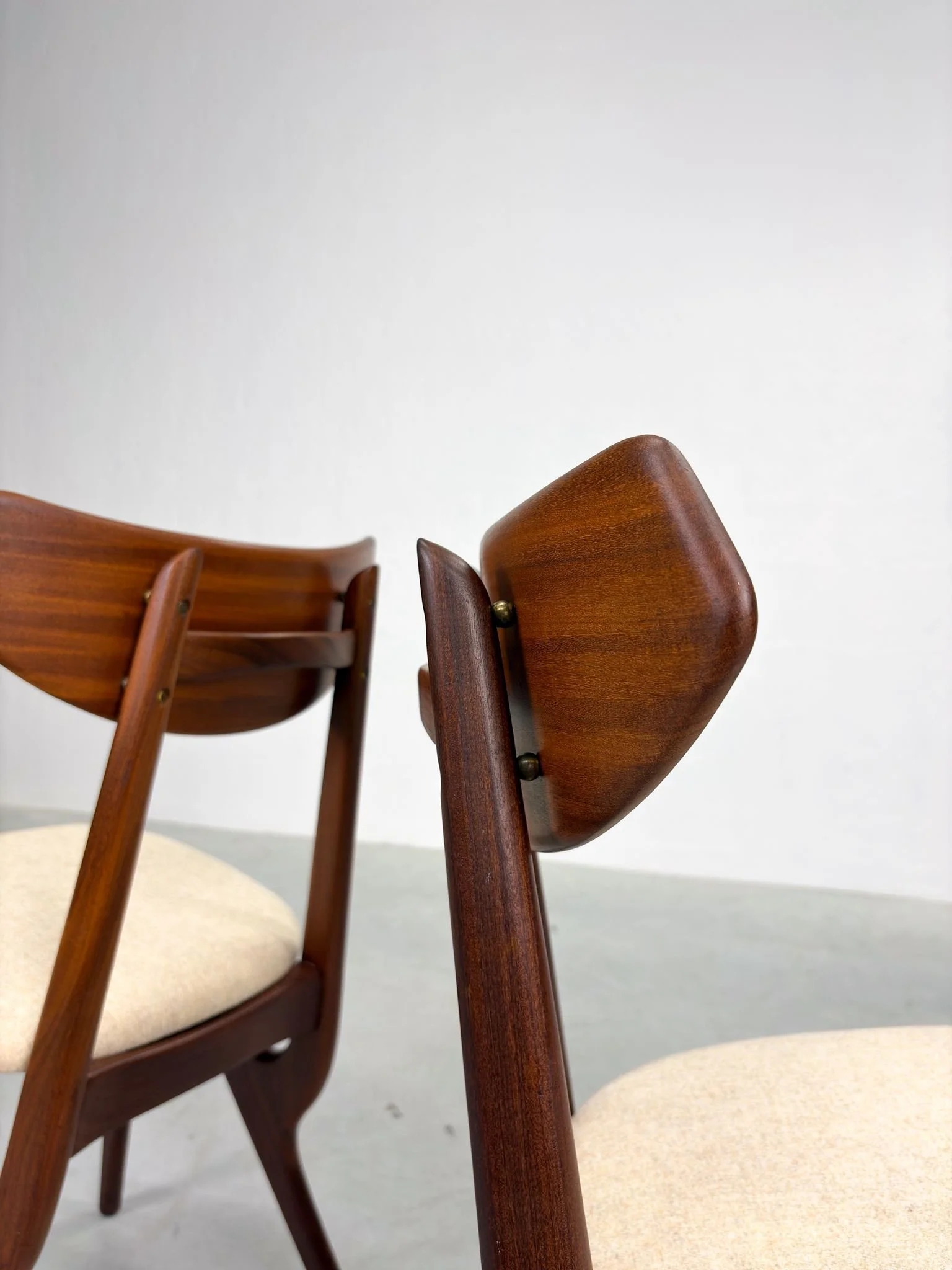 Set Mid-Century Eetkamerstoelen van AwA (16).jpeg
