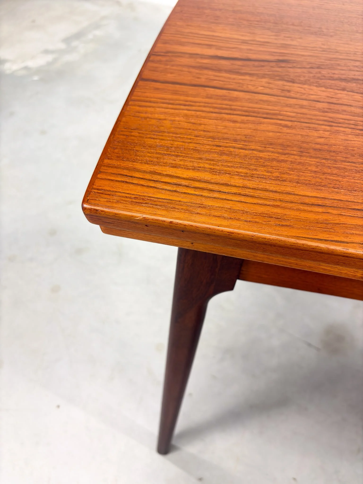Uitschuifbare Mid-century Eettafel van AwA (1).jpeg