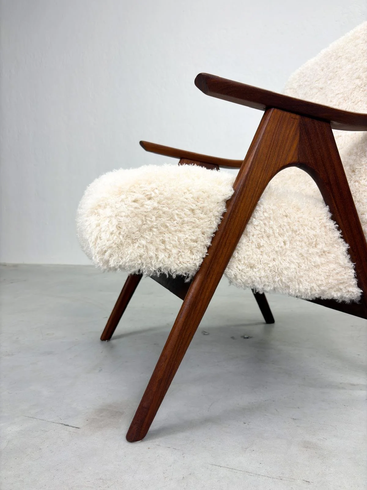 Mid-century Fauteuil met Fluffy Stof (13).jpeg