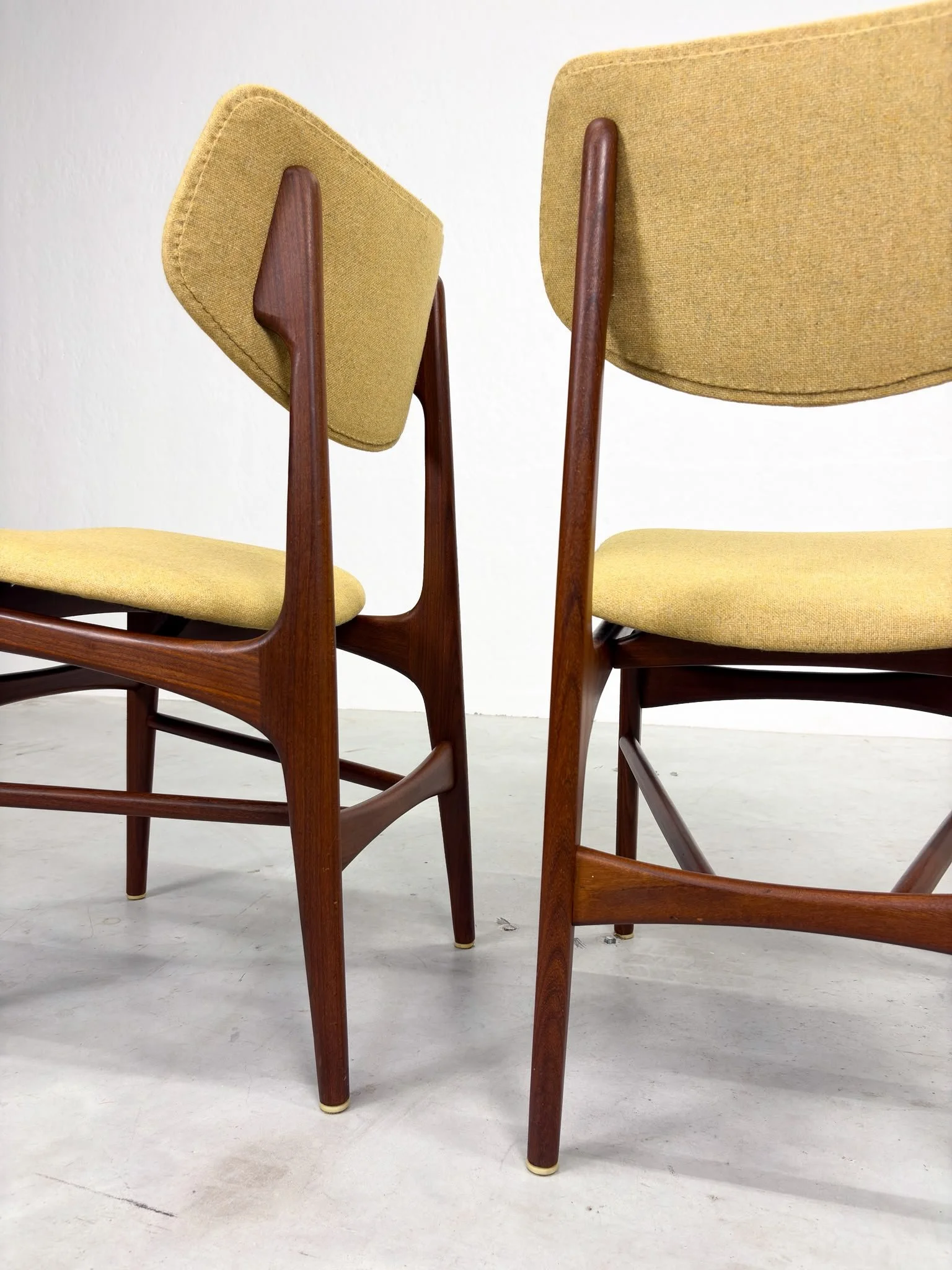 'Hamar' Eetkamerstoelen Louis van Teeffelen voor Wébé (14).jpeg
