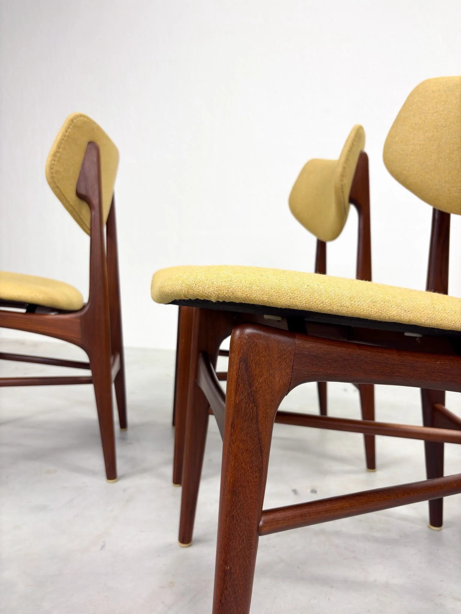 'Hamar' Eetkamerstoelen Louis van Teeffelen voor Wébé (7).jpeg