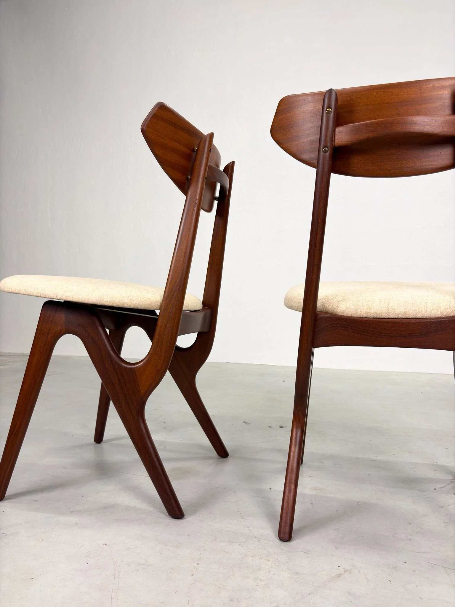 Set Mid-Century Eetkamerstoelen van AwA (14).jpeg
