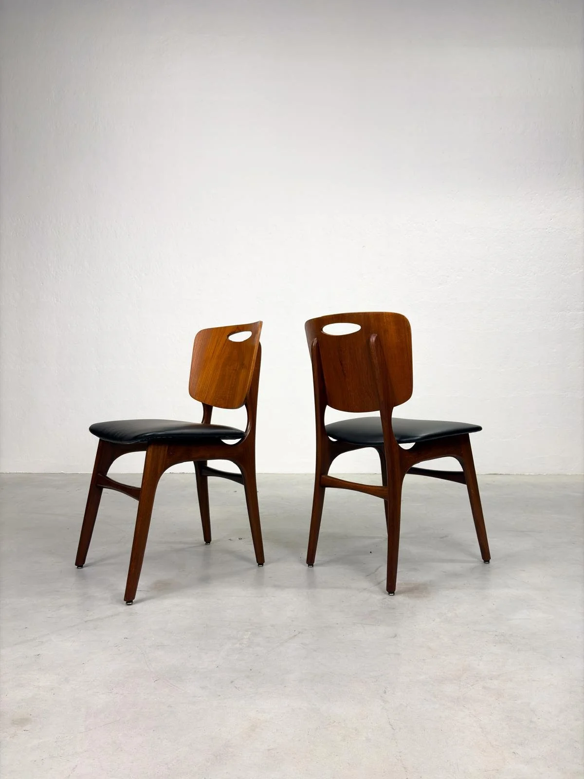 Set Mid-century Eetkamerstoelen in Deens Design (27).jpeg