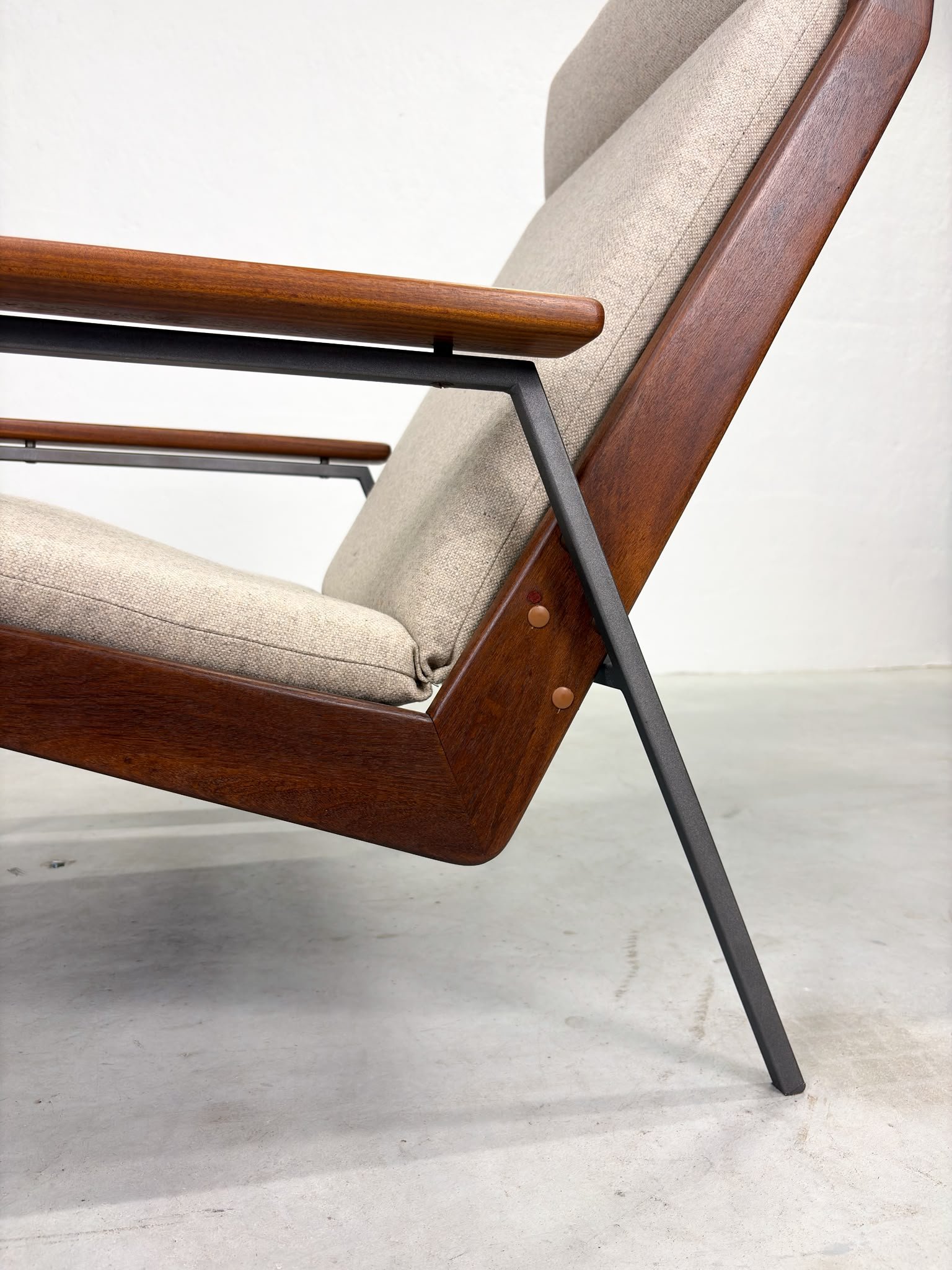 '1611 Lotus' Fauteuil van Rob Parry voor Gelderland (3).jpeg
