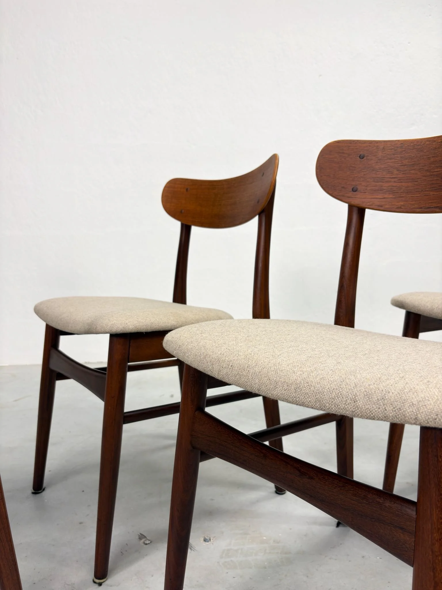 Set Mid-Century Eetkamerstoelen van Farstrup (4).jpeg