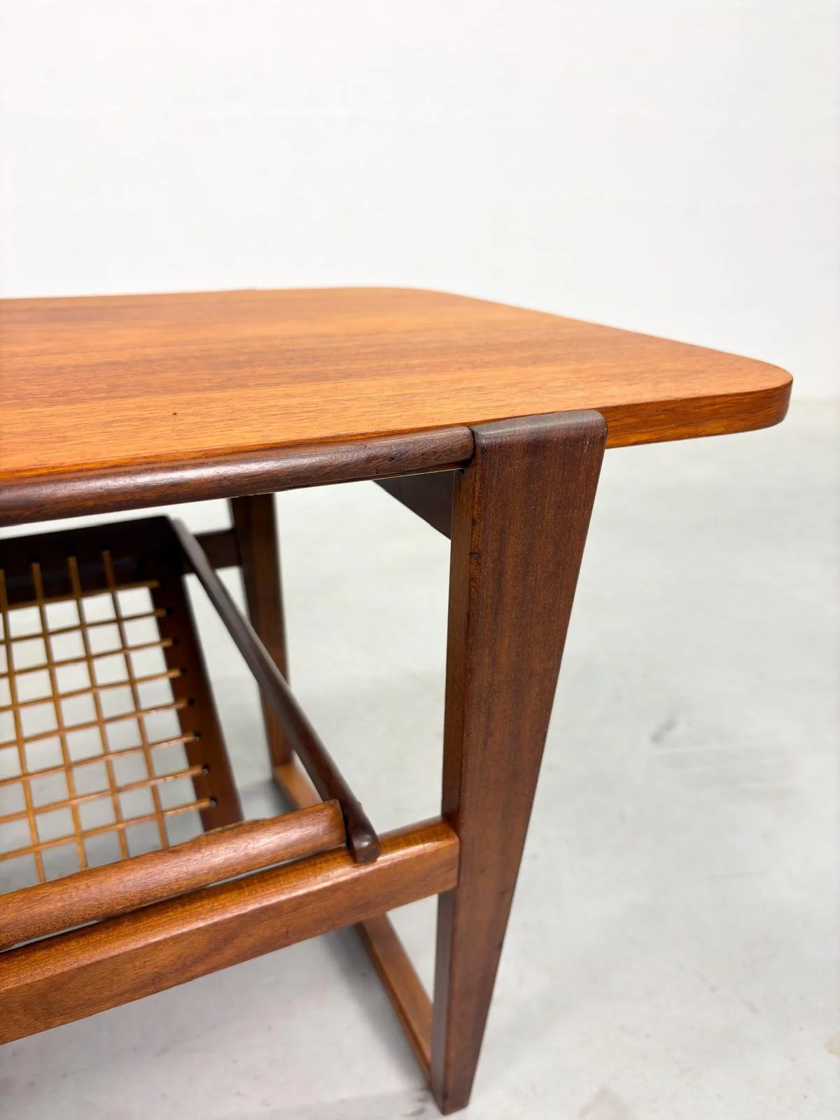 Mid-Century Salontafel met Verschuifbaar Lectuurrek (18).jpeg