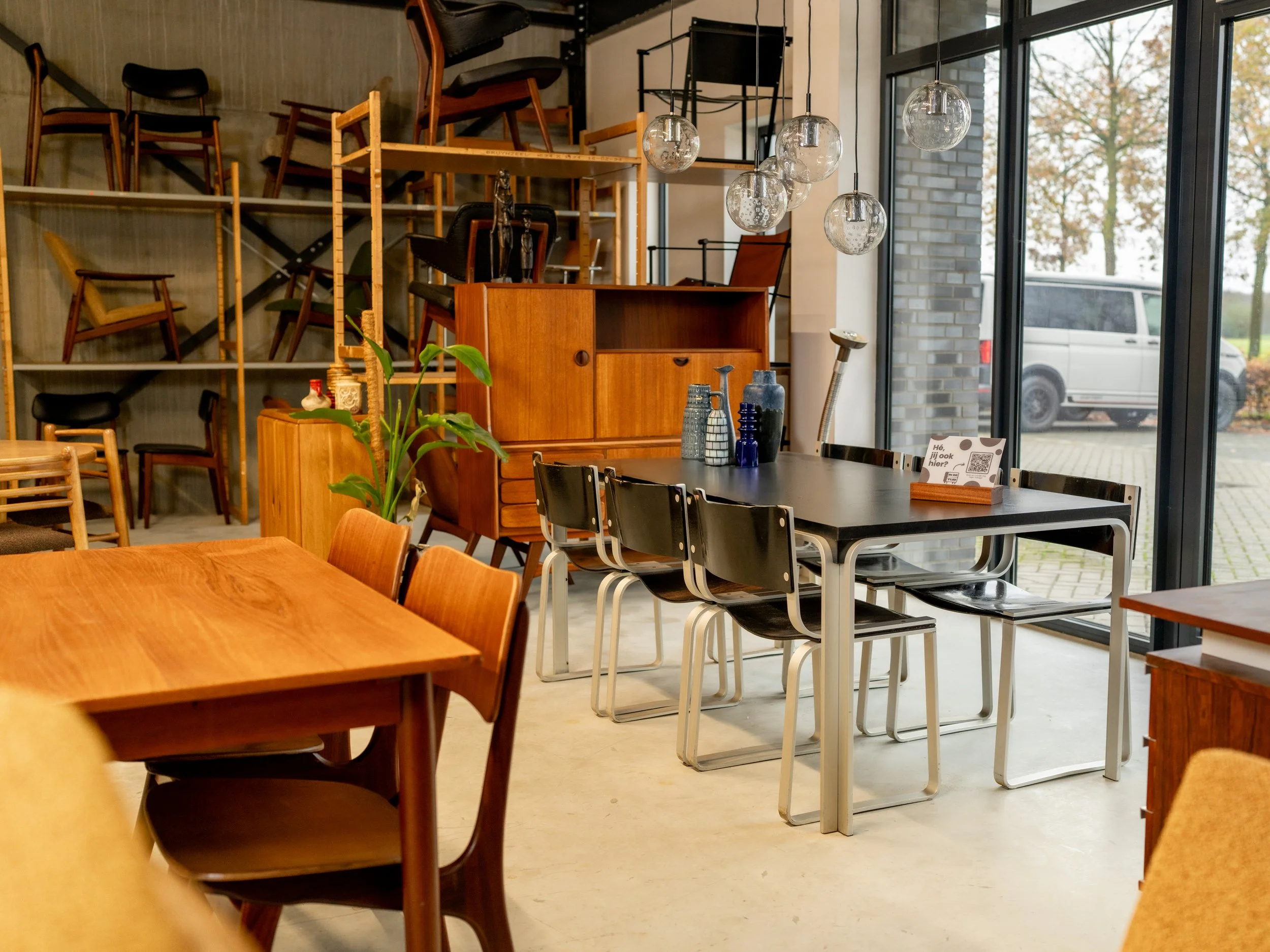 Showroom in de tijd vintage meubilair