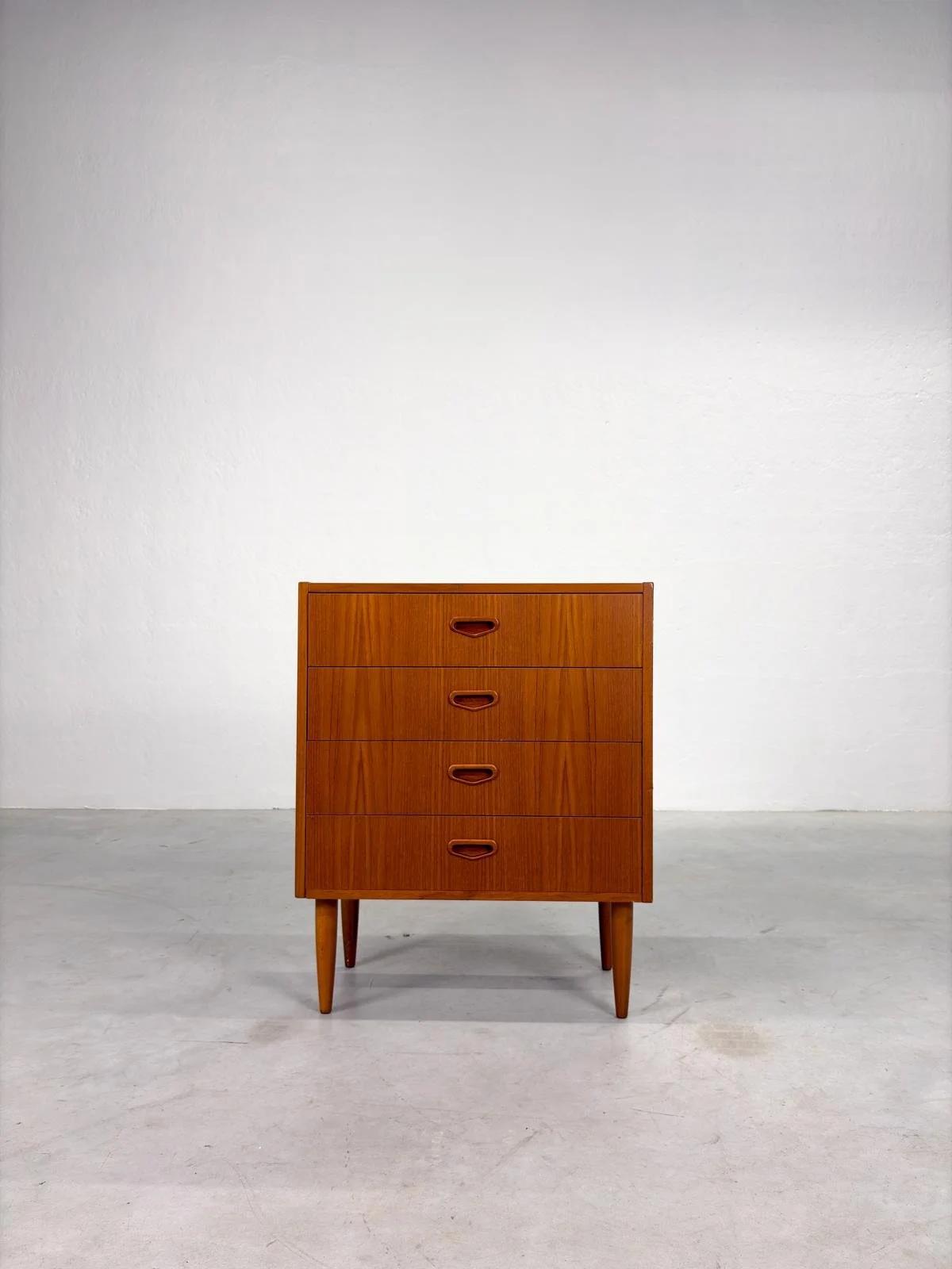 Lage Mid-century Ladekast van Musteringg (7).jpeg
