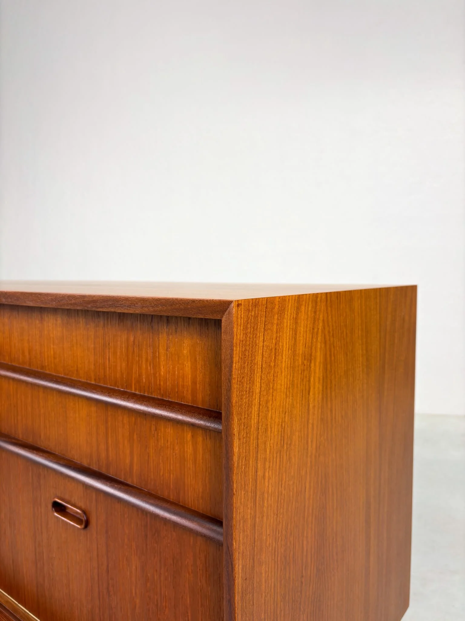 Mid-century Dressoir van Teakhout (3).jpeg