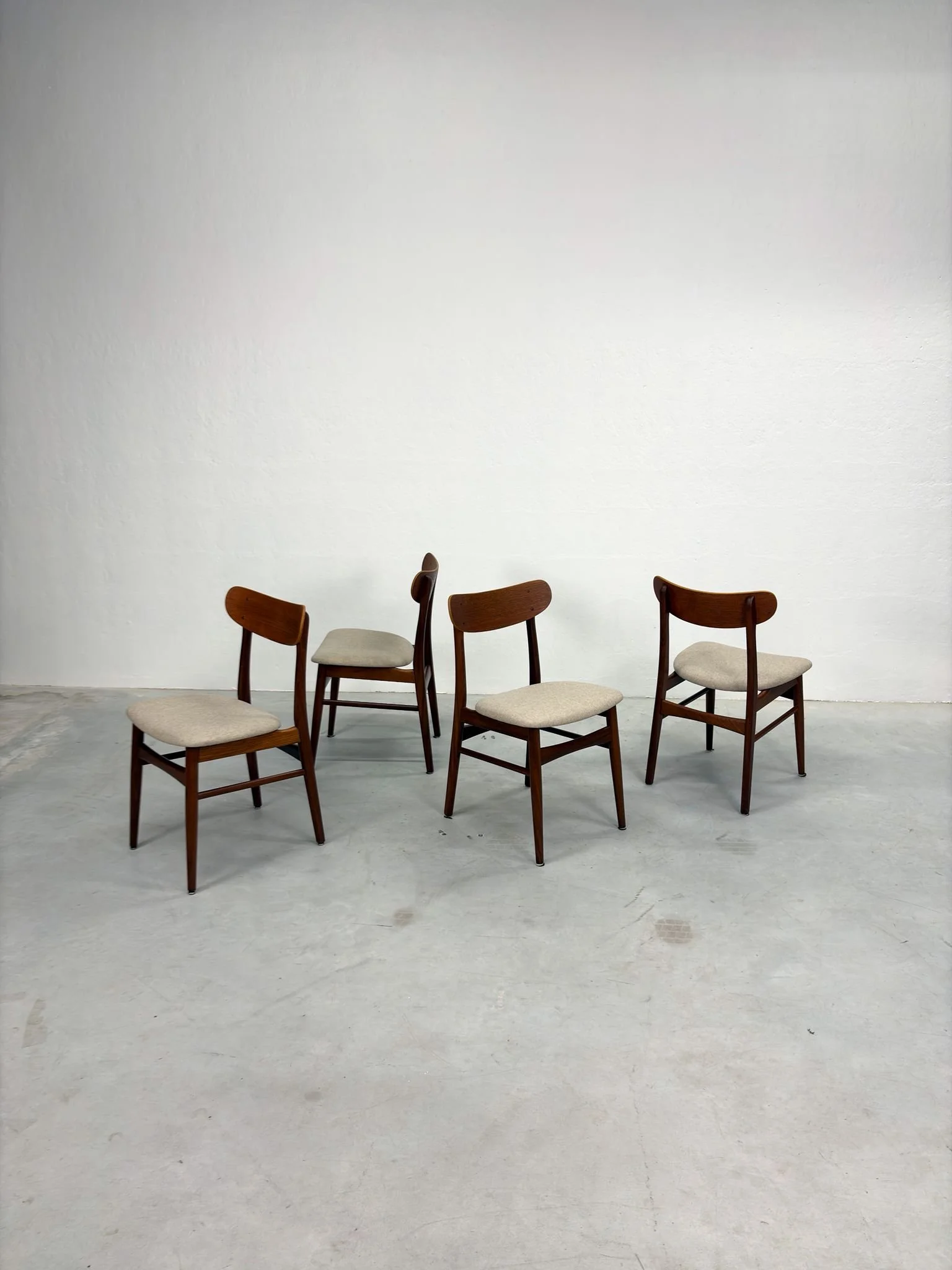 Set Mid-Century Eetkamerstoelen van Farstrup (10).jpeg