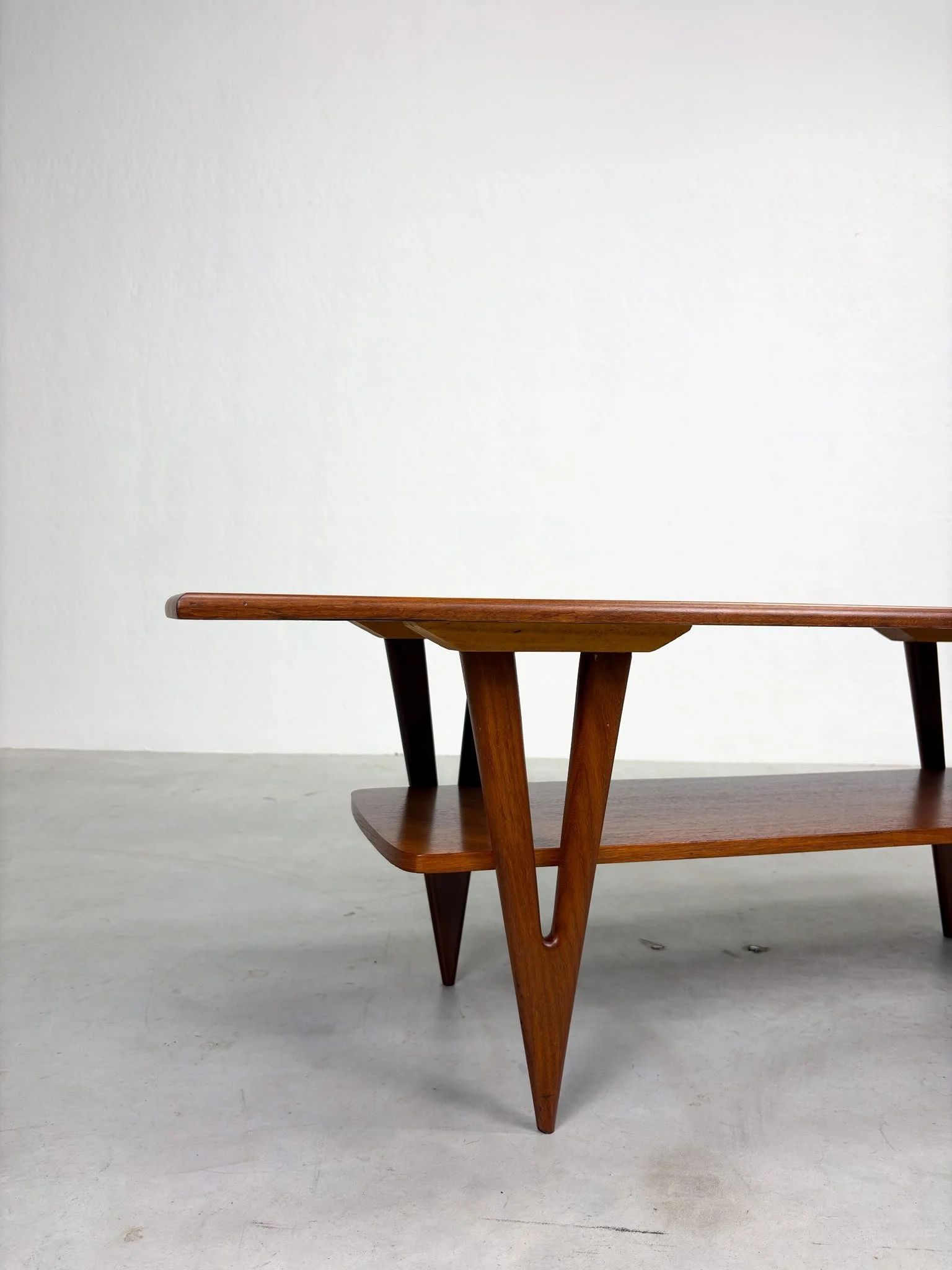 Salontafel 'Nr. 10' van Louis van Teeffelen voor Wébé (16).jpeg