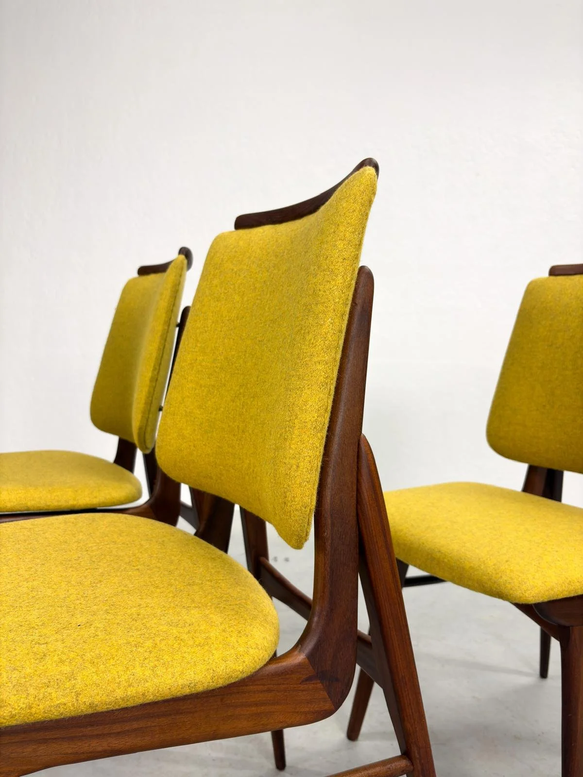 Zeldzame Set Mid-Century Eetkamerstoelen van AwA (3).jpeg